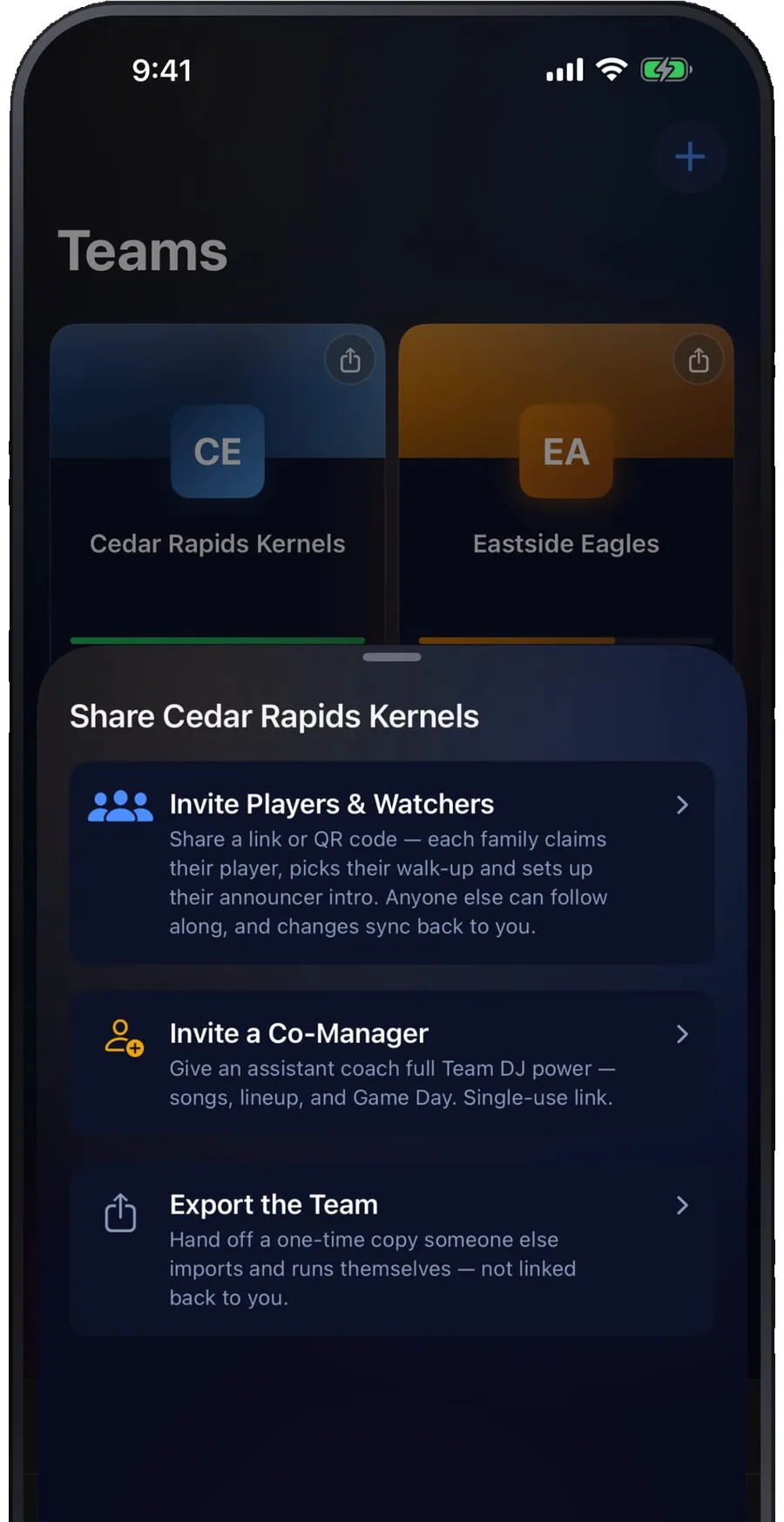 The share sheet in Walkup Pro, offering invites for players and watchers, a co-manager invite, and a one-time export.